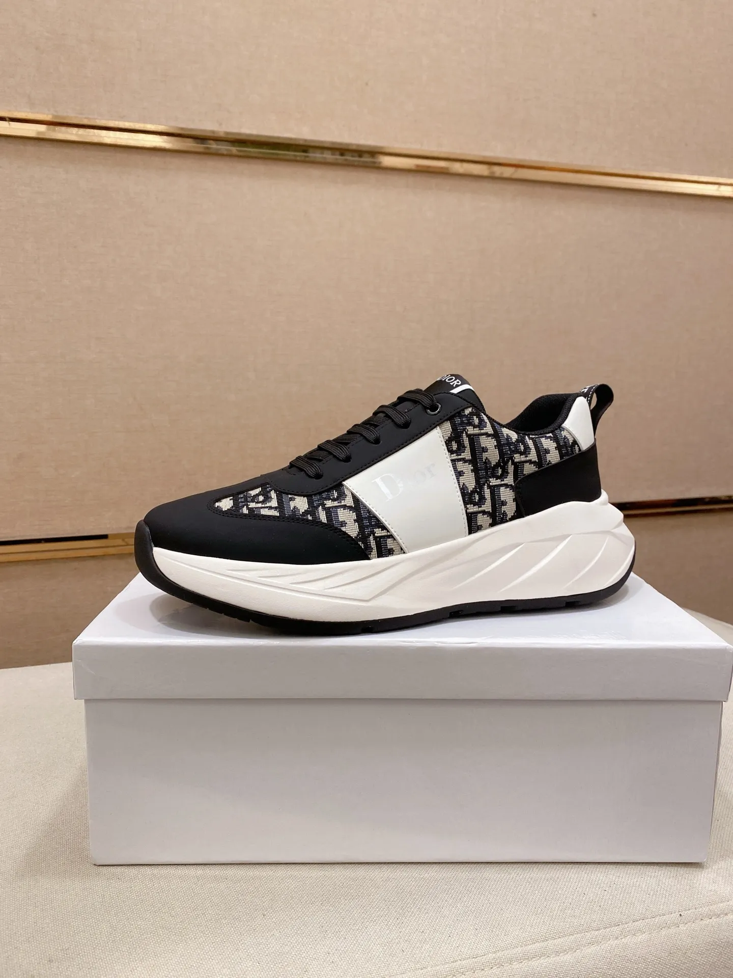 Factory price: 442💰[Dior·Dior] New casual sports style men's shoes, new spring and summer design, perfect workmanship, lace-up lazy style to create wardrobe quality, upper: imported first-layer cowhide, sheepskin lining is soft and comfortable, ultra-light TPU wear-resistant outsole, simple, versatile fashion men's shoes, excellent color code number 38--44. Can be customized for 45 non-refundable!
